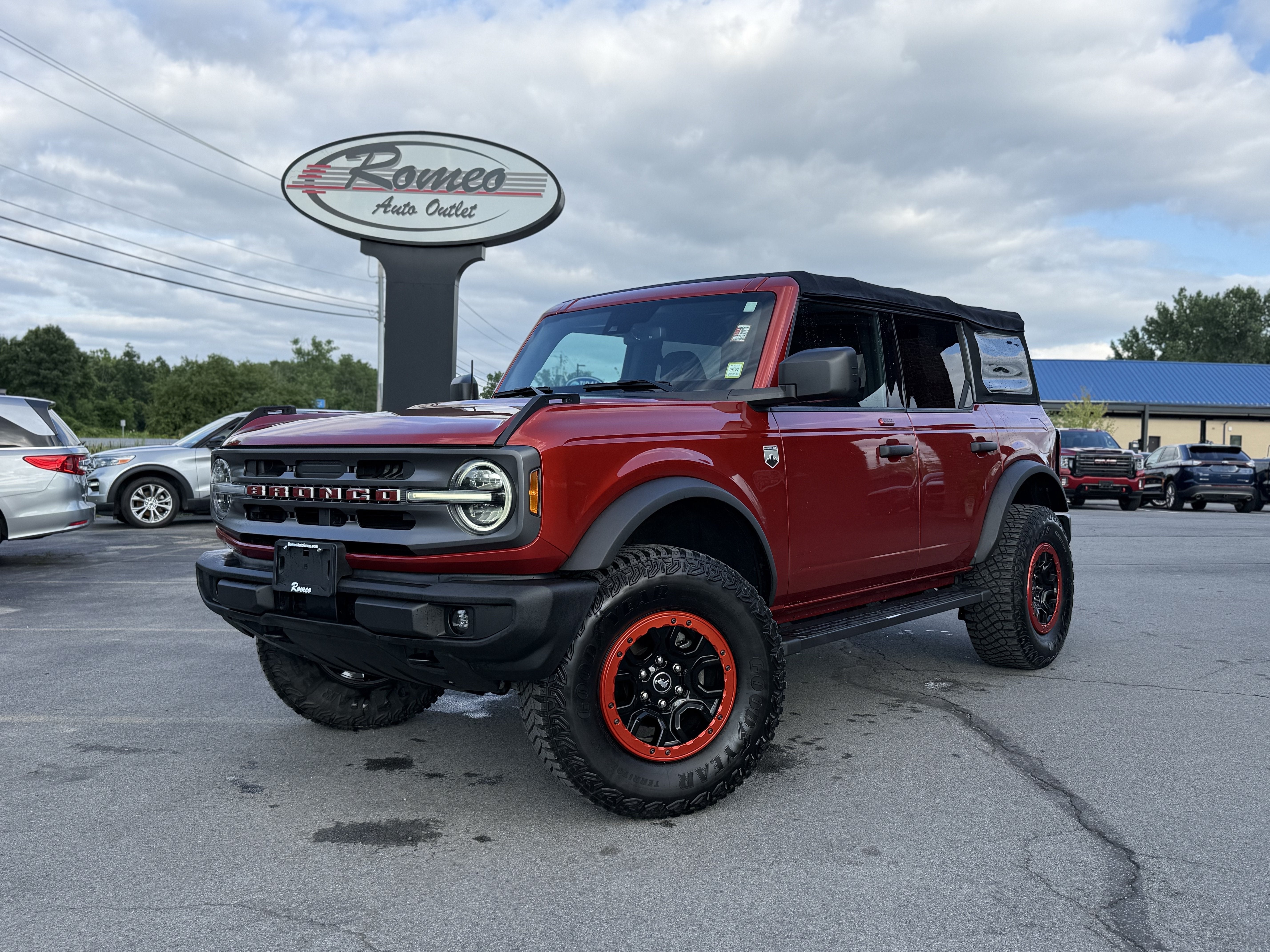 2022 Ford Bronco Big Bend in Chili Pepper Red — front three-quarter view